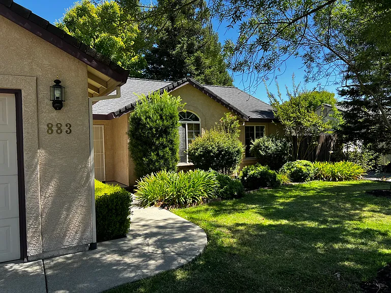 883 Paramount Way — Photo 3
