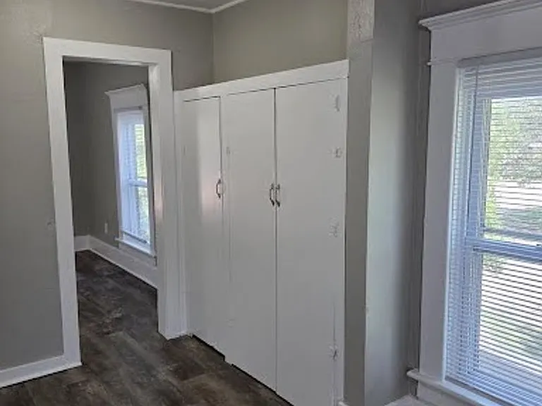 801 S Millwood Ave — Photo 2