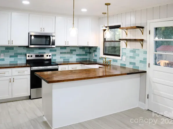 3950 Harrisburg Dr, Harrisburg, NC 28075