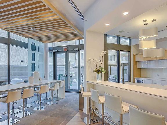 4th image of 45 Charles St E #4912