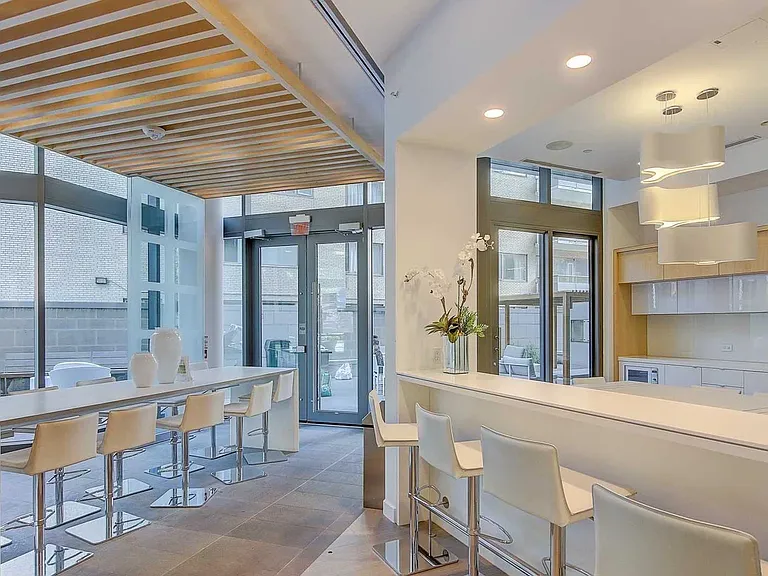 45 Charles St E #4912 — Photo 4