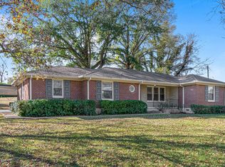 1002 Graymere Manor Rd, Columbia, TN 38401