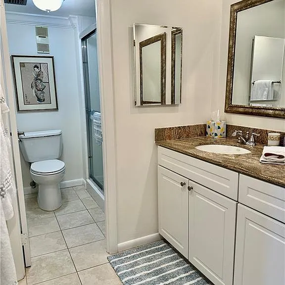 555 Park Shore Dr #B-403 — Photo 25