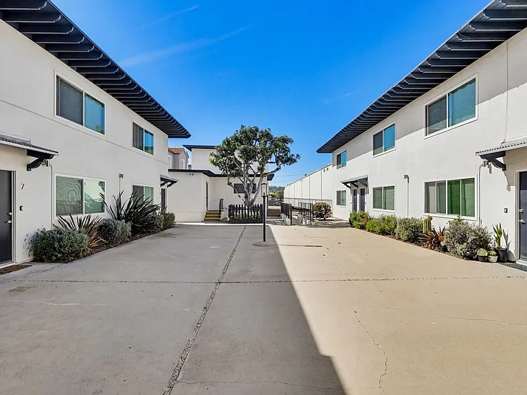 25829 Viana — Photo 9