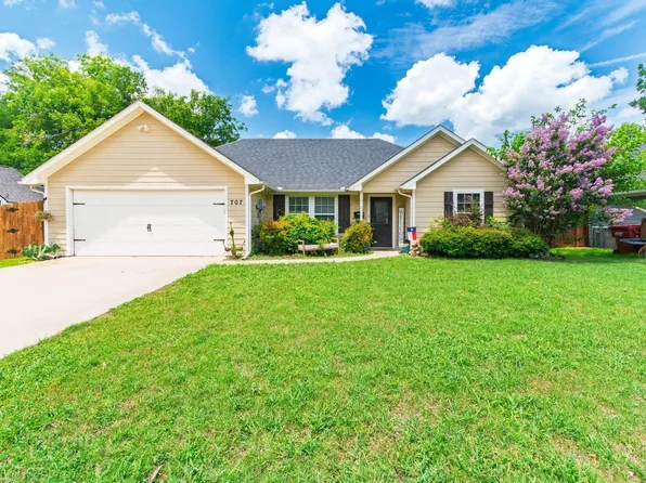 707 N Main St, Farmersville, TX 75442