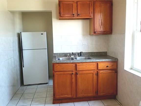 5th image of 1523 E 71st Pl