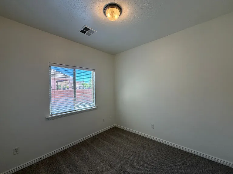 519 W Harvest Ln — Photo 17
