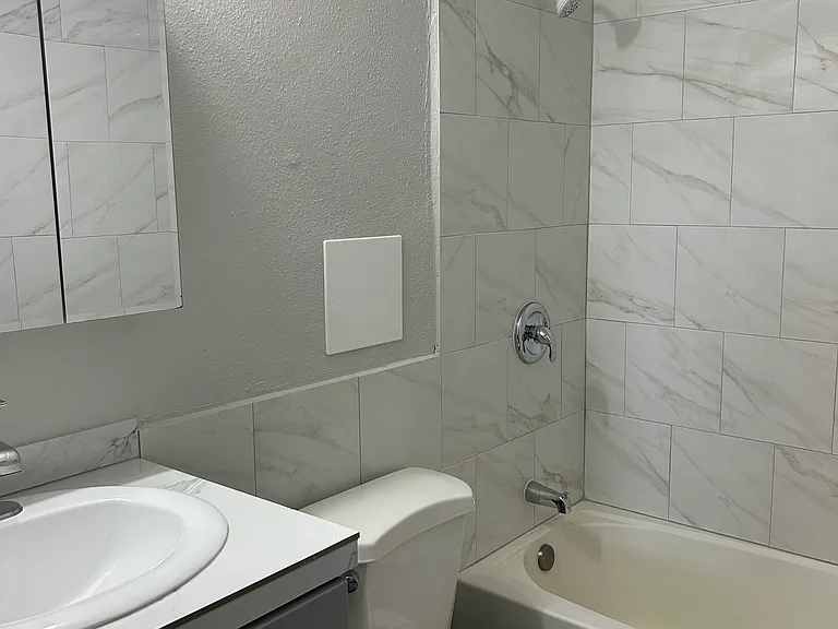 950 NW Hobart Ave — Photo 17