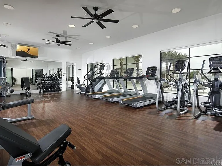 6195 Summit Crest Cir — Photo 48