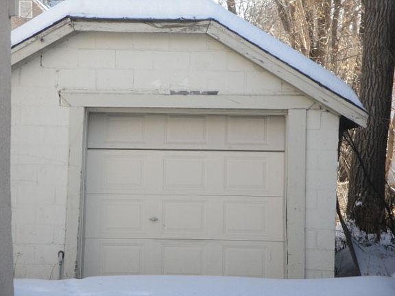 2nd image of 338 Lowry Ave NE