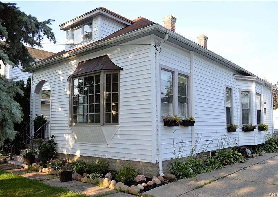 1st image of 22 Marlowe Ave