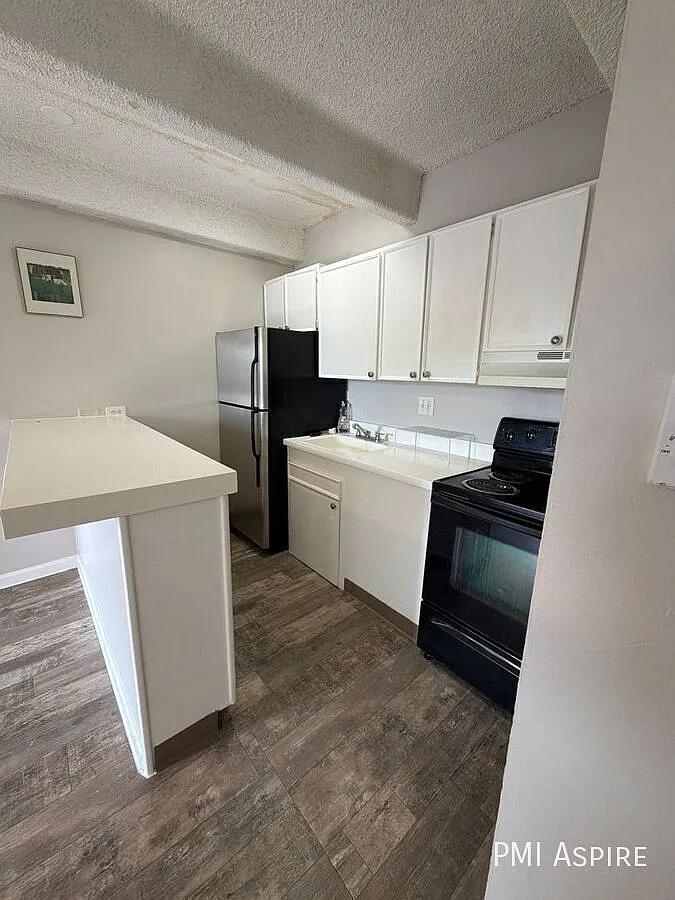 1 bed, 1.0 bath, 700 sqft, $800 — Photo 2