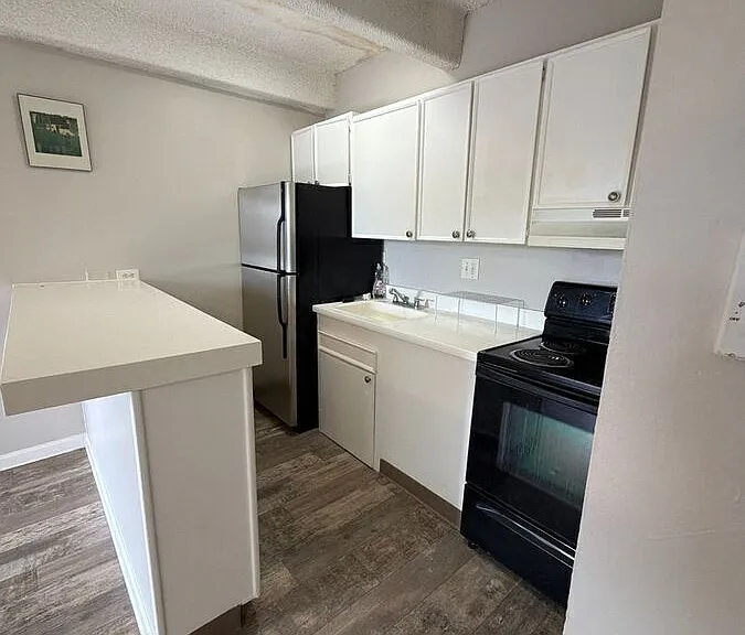 1960 Dallas St #208 — Photo 2