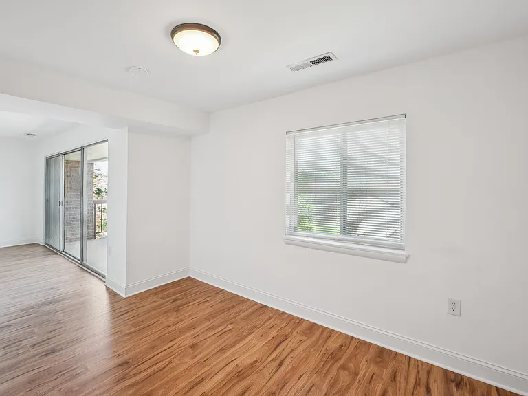 18808 Walkers Choice Rd #4 — Photo 4