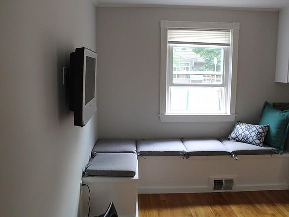 4th image of 75 Westview Dr