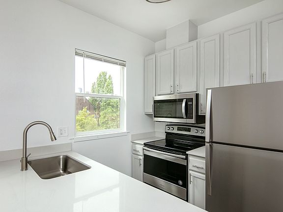 4th image of 1815 Harvard Ave #C