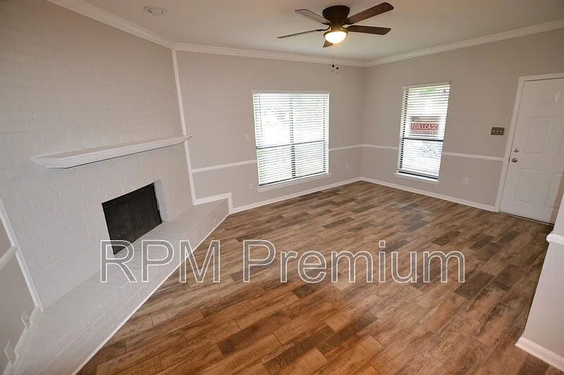 3 bed, 2.0 bath, 1159 sqft, $1,450 — Photo 1