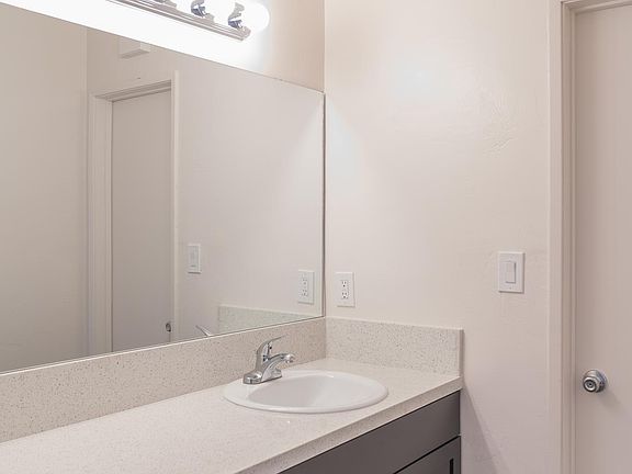 2nd image of 346 Roosevelt St APT 7