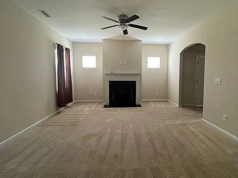 44 Salisbury Ln — Photo 3