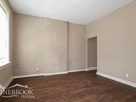 3rd image of 127 Weiss Ave