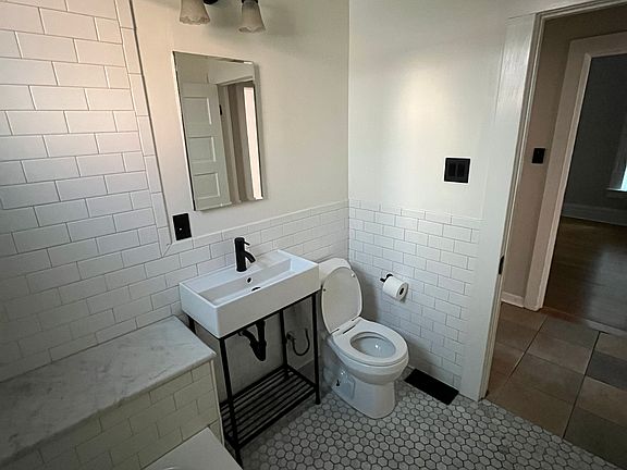 5th image of 1728 N Race St