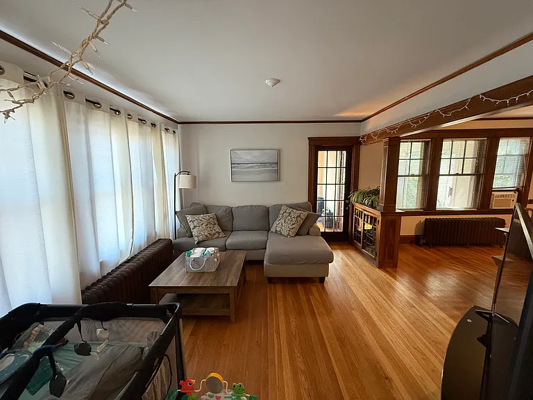 10 Edgecliff Rd #1 — Photo 2