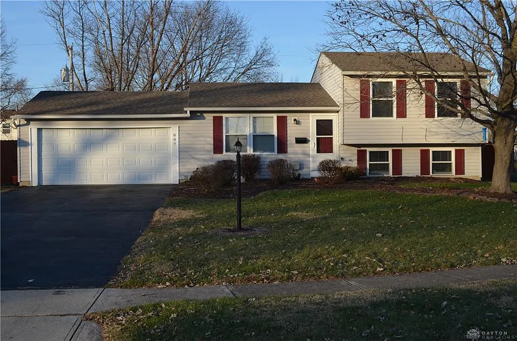 807 McGraw Ct photo 1