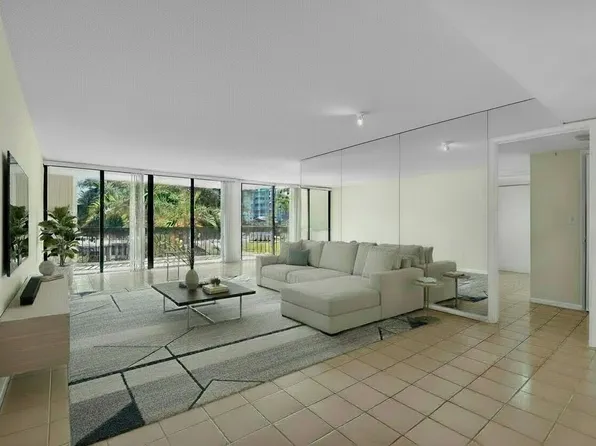 2000 Presidential Way #206, West Palm Beach, FL 33401