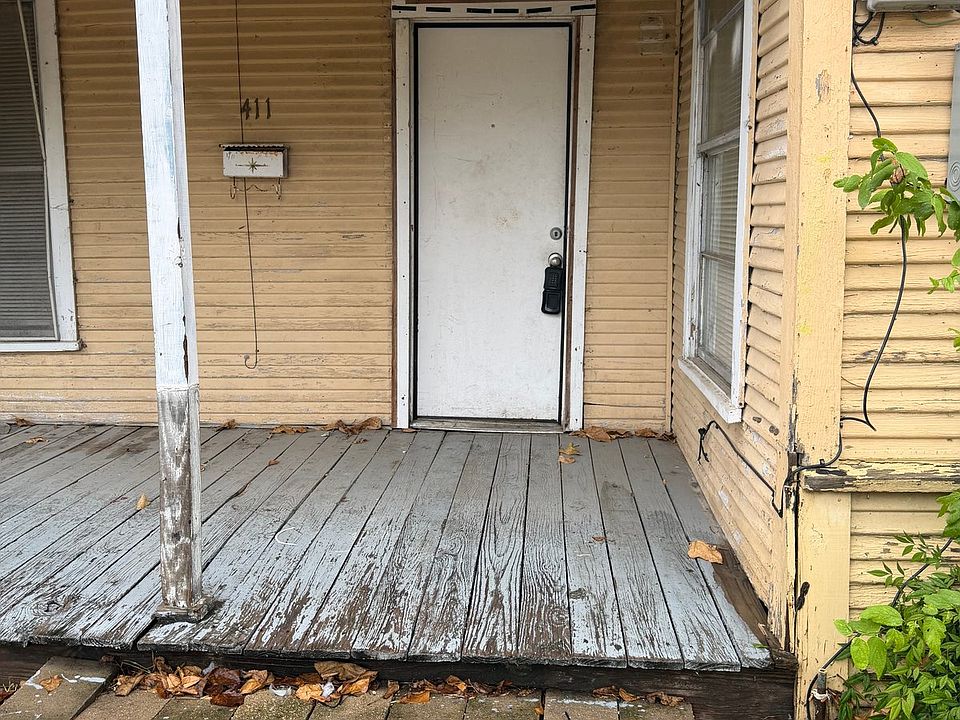 1st image of 411 N Waco St