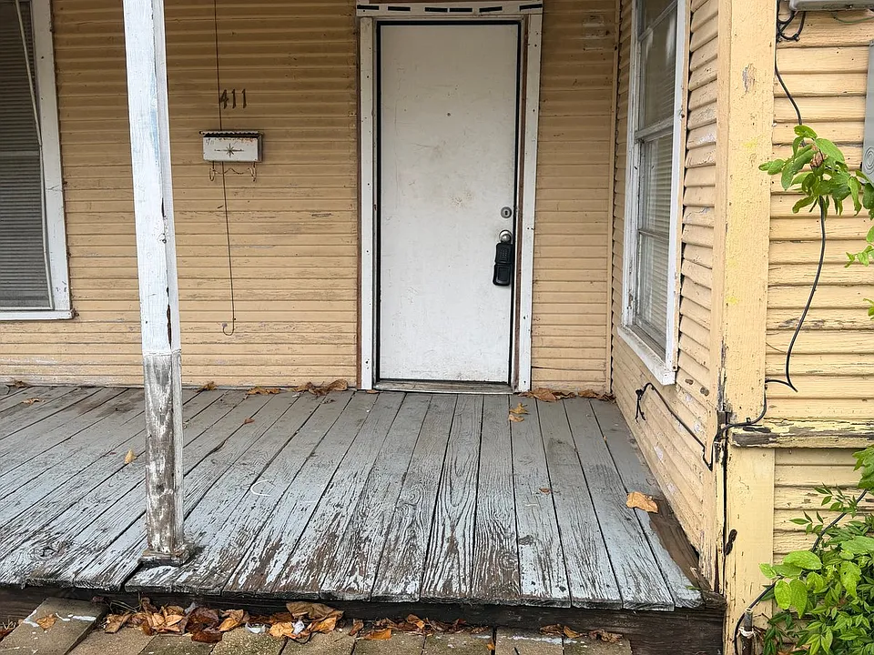 411 N Waco St