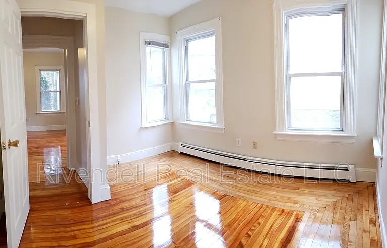 330 Valley St — Photo 4