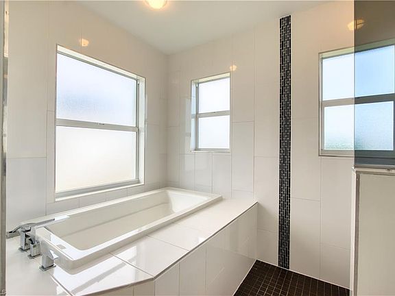 4th image of 1824 SW 23rd CT