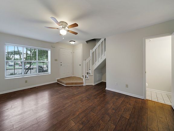 3rd image of 8105 Circle Tree Ln