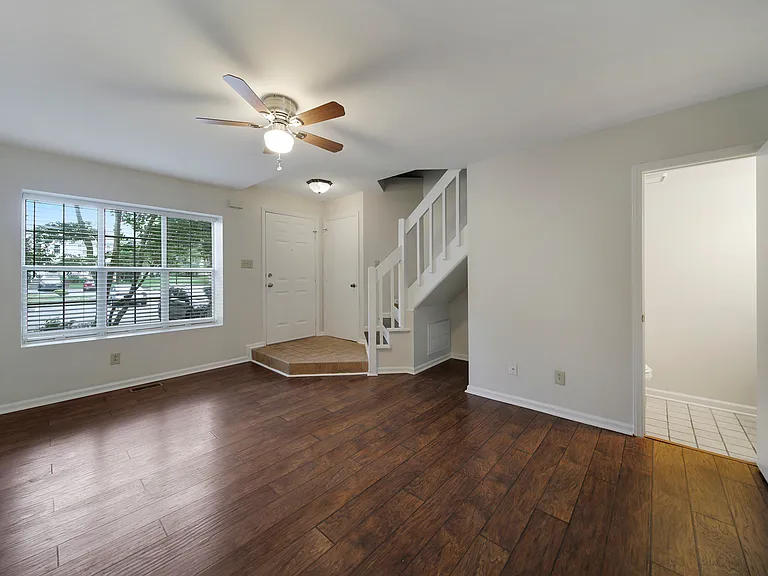 8105 Circle Tree Ln — Photo 3