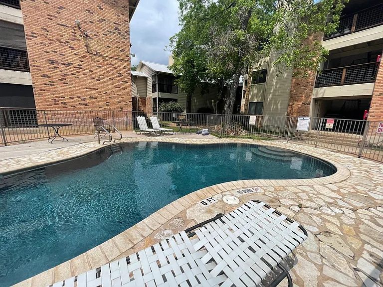 421 W San Antonio St #J1 — Photo 24