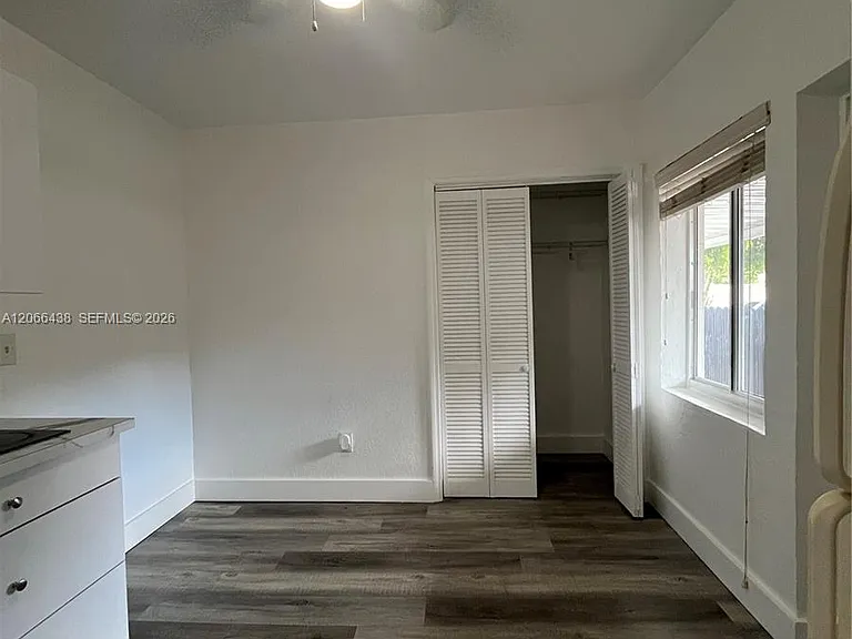 160 W 60th St — Photo 3