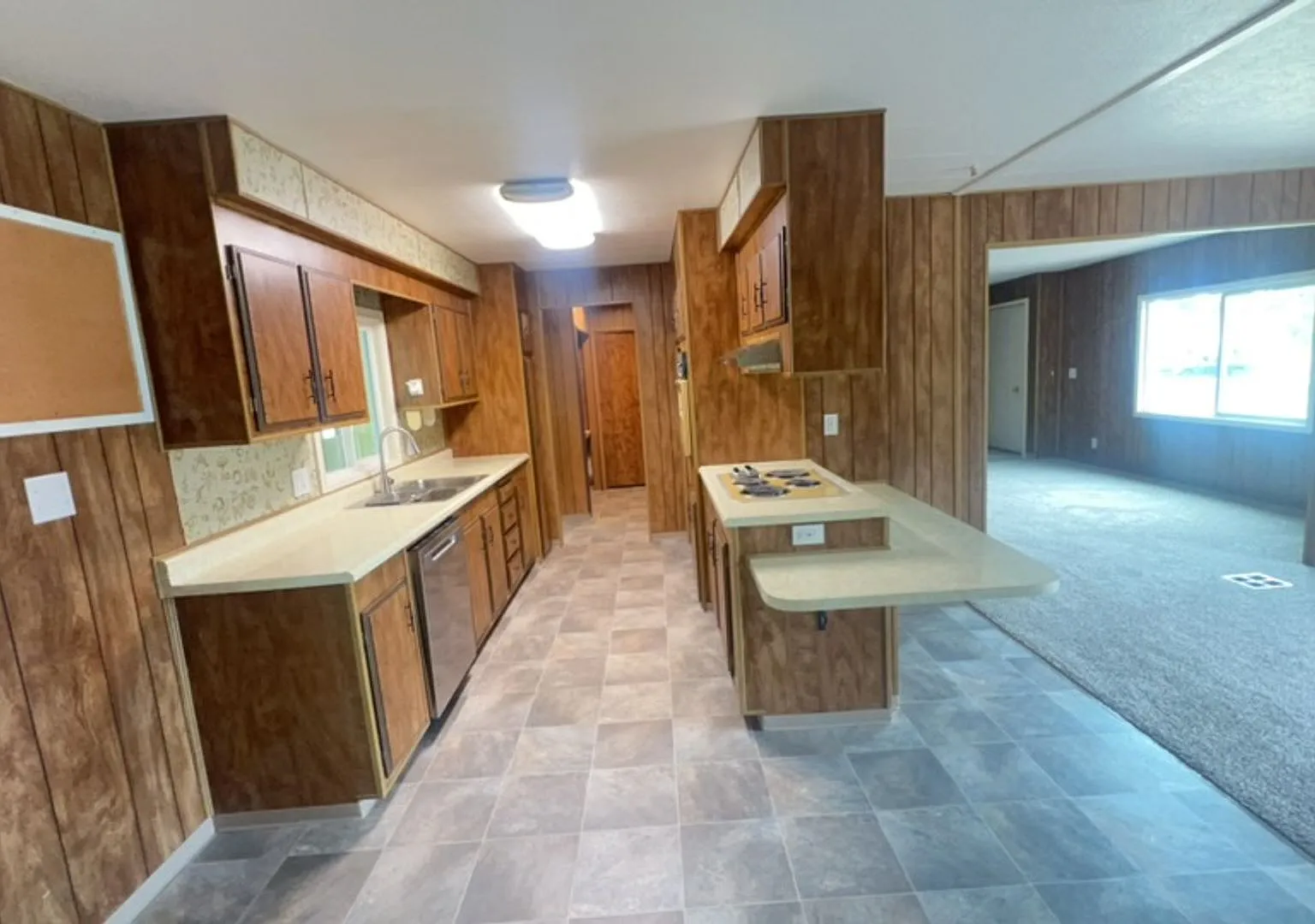 4366.1t - 829 West Harbeck Rd. — Photo 3