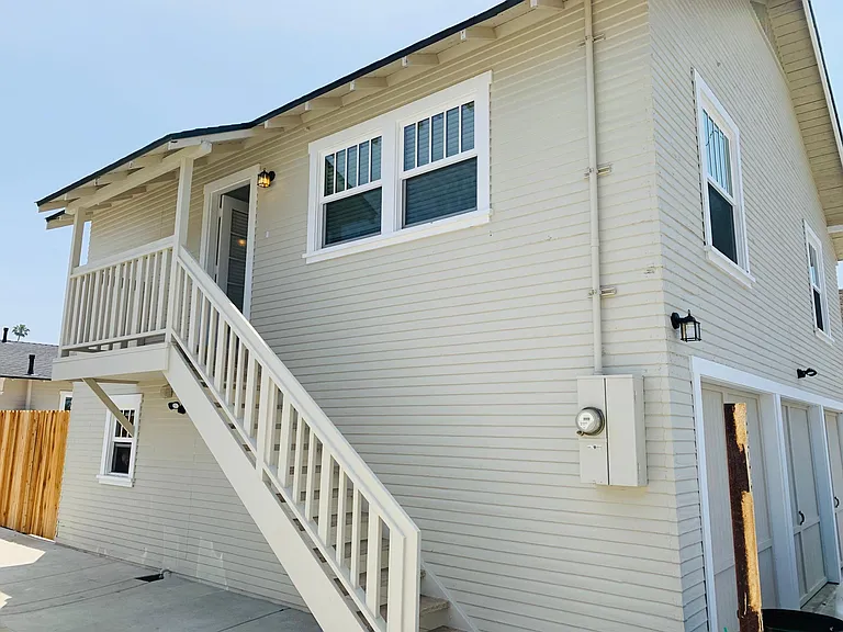 1015 1/2 N San Gabriel Ave #1015-1/2 — Photo 1