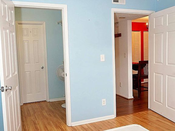5th image of 120 15th St E APT 212