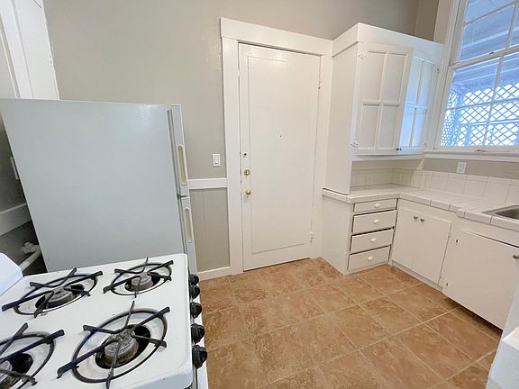 2nd image of 3178B 21st St