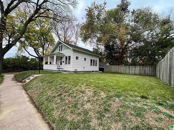 4th image of 3161 Bushnell Ave