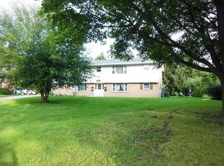 124 Caroline Ct APT A, Geneva, IL 60134