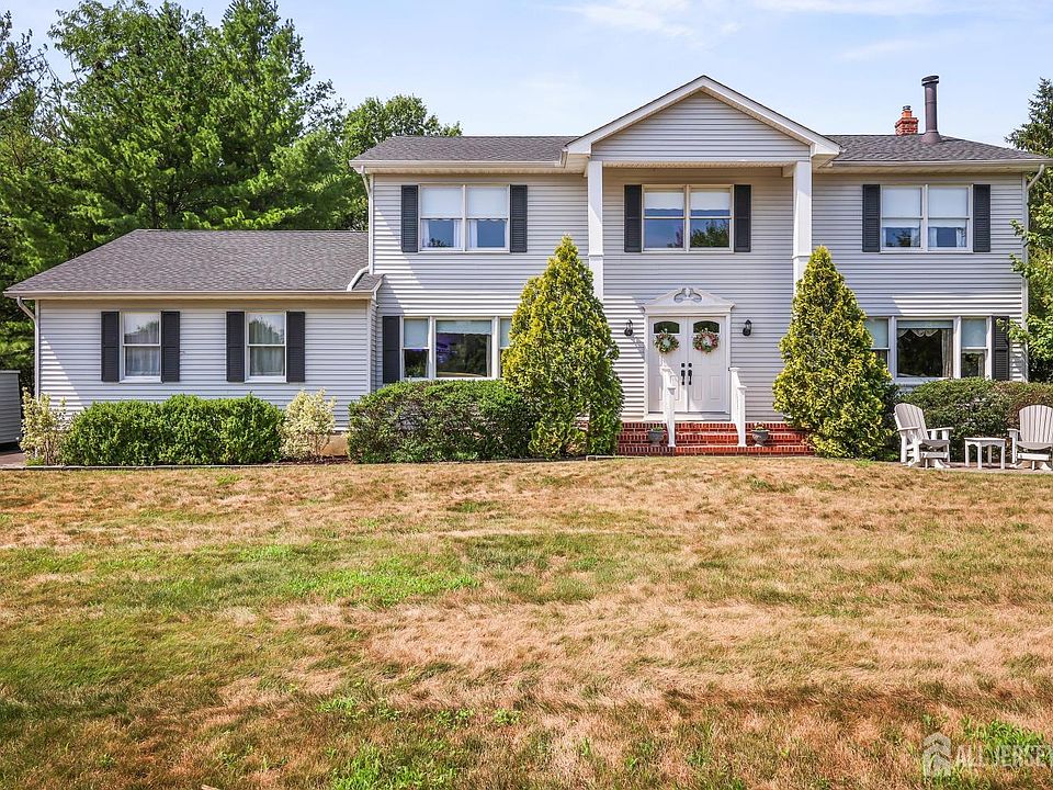 1st image of 13 Regent Dr