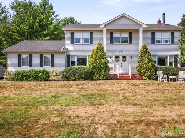 13 Regent Dr, Monroe Township, NJ 08831