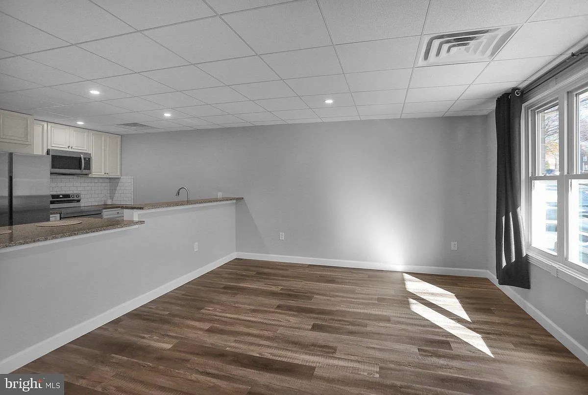933 N Hanover St — Photo 2