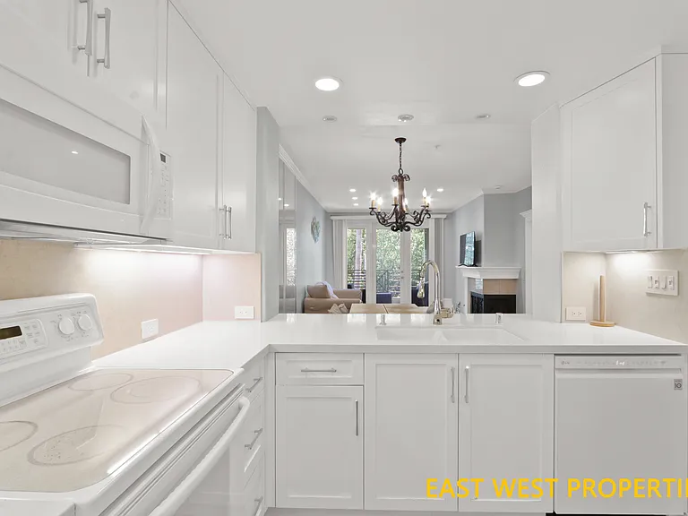 2243 Martin #314 — Photo 13