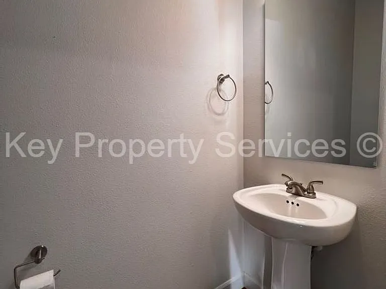 180 Loganberry Ct — Photo 8
