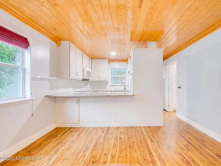 6472 Putnam St — Photo 5