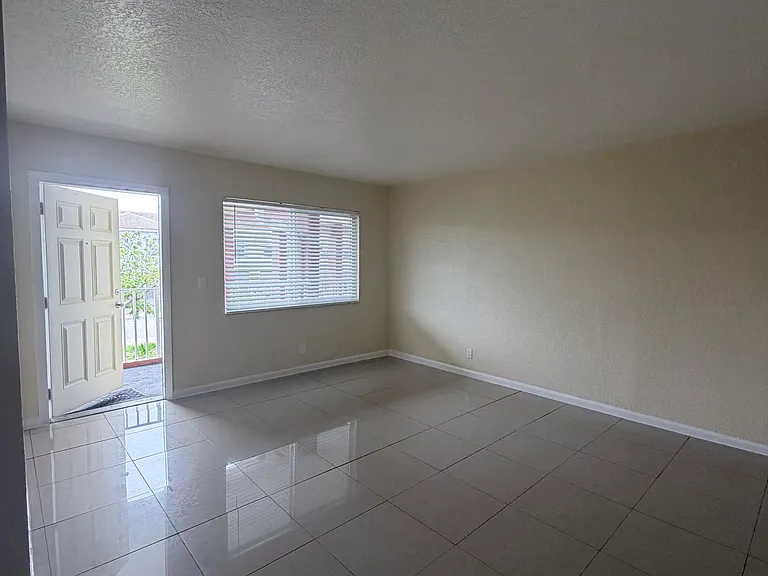 Deerfield Beach Apartments — Photo 5