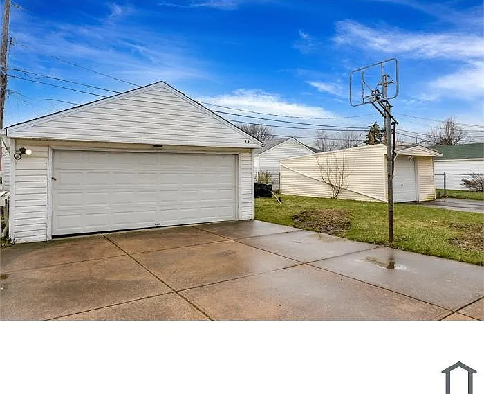 12328 Grannis Rd — Photo 39